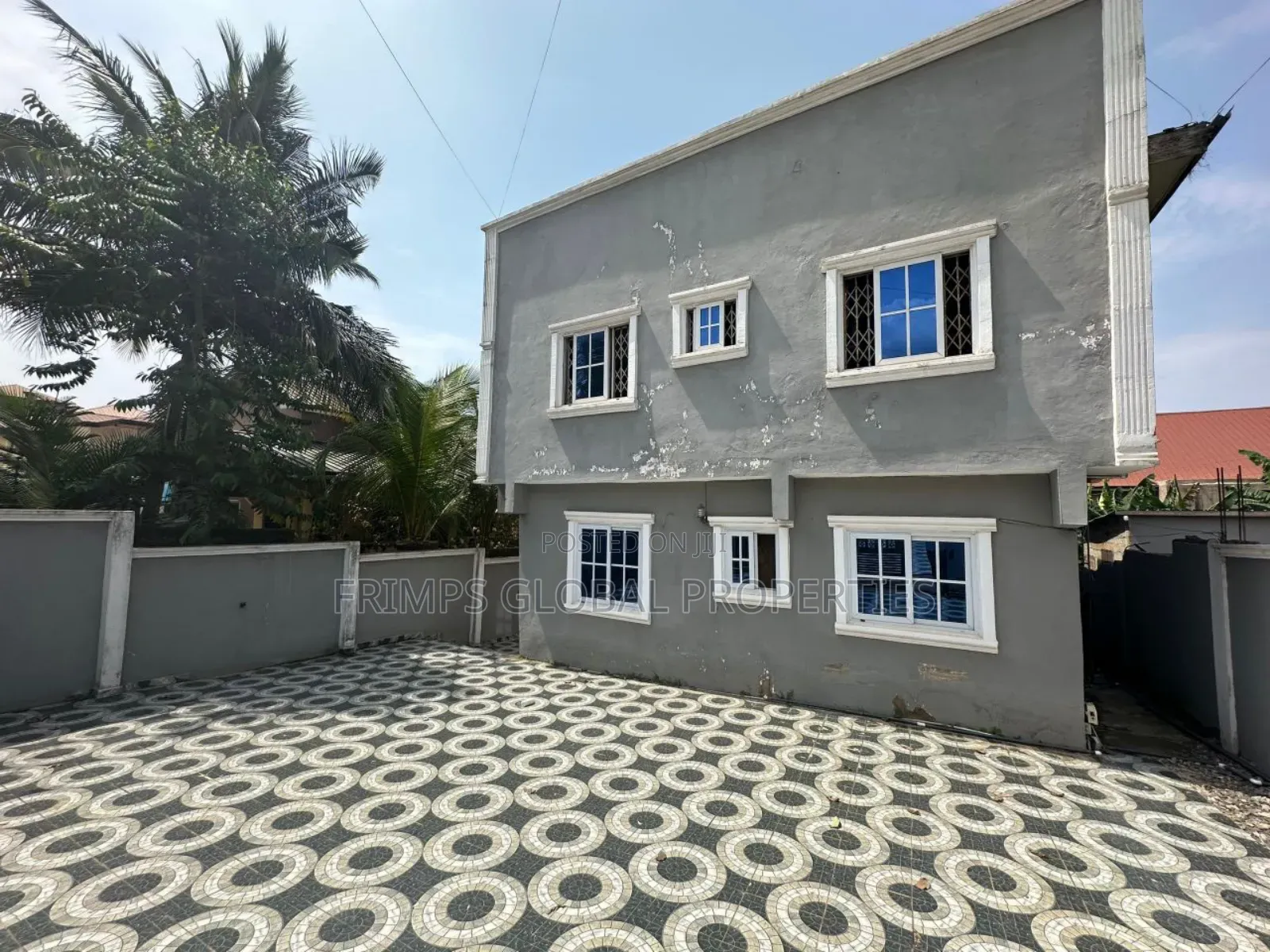 9bdrm Apartment in Ashomang Estate for sale