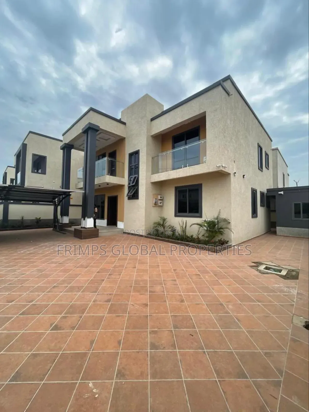 3bdrm House in Madina for sale