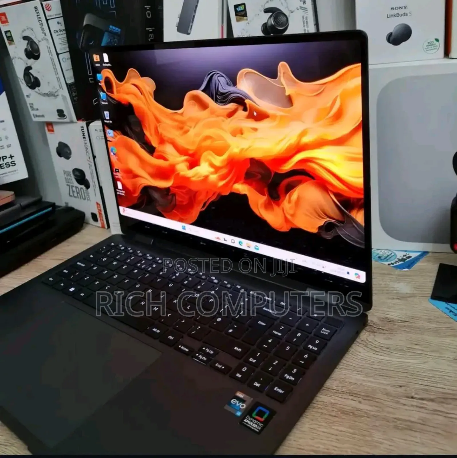 New Laptop Samsung Galaxy Book5 Pro 16GB Intel Core i5 SSD 512GB