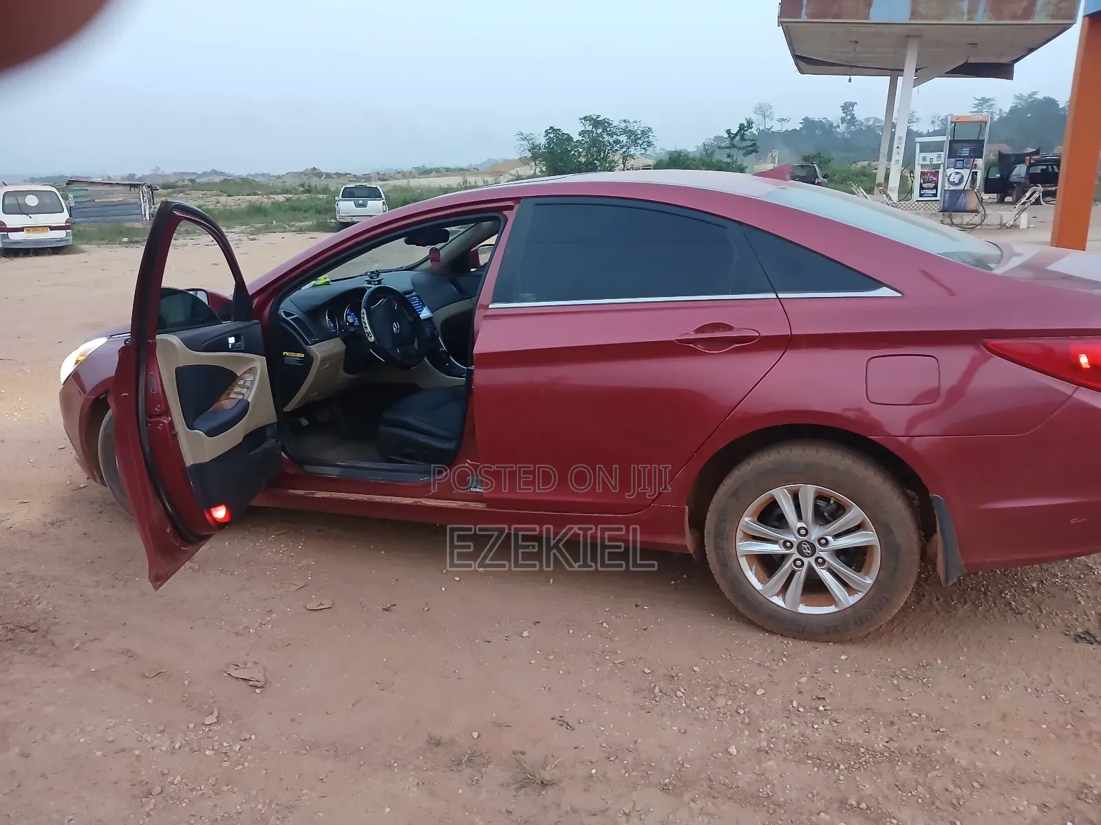 Hyundai Sonata GLS Sedan FWD (2.4L 4cyl 6A) 2013