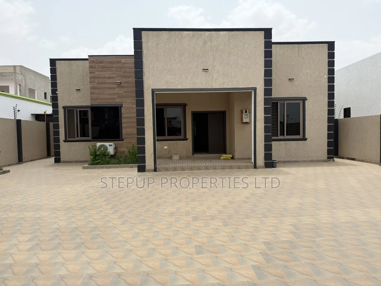3bdrm House in Lakeside Estate for sale