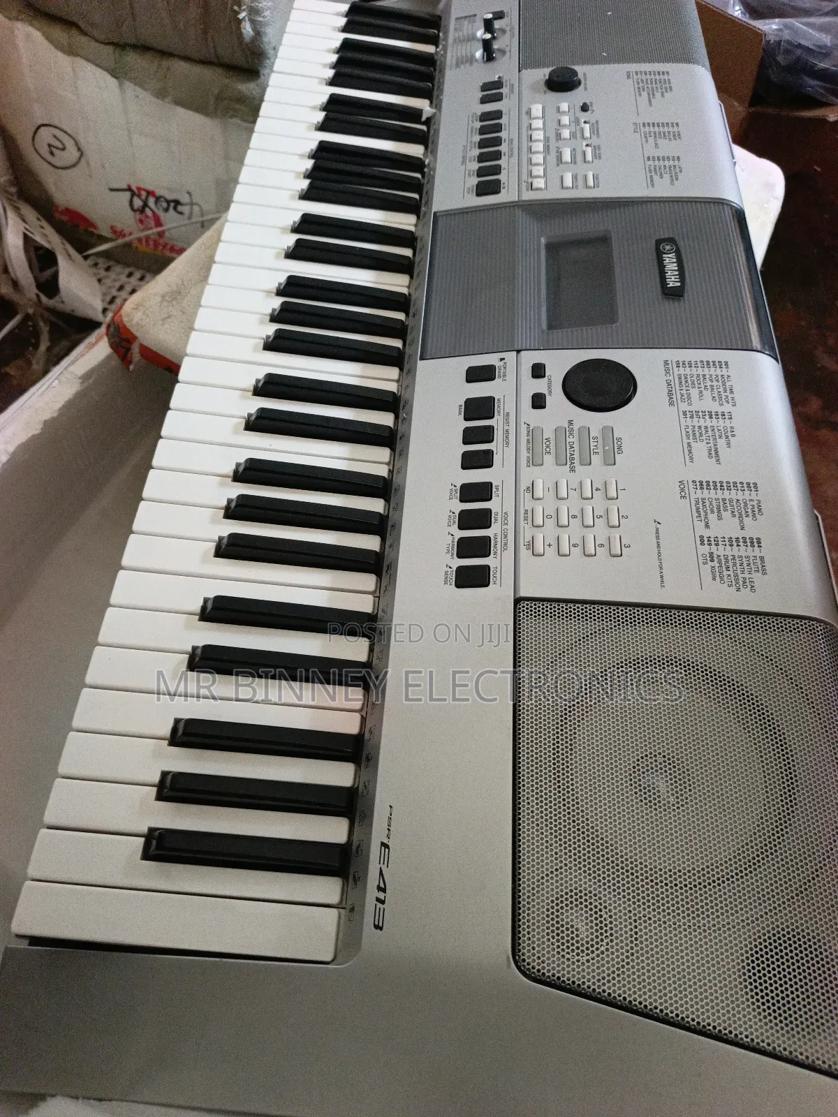 Yamaha PSR E413