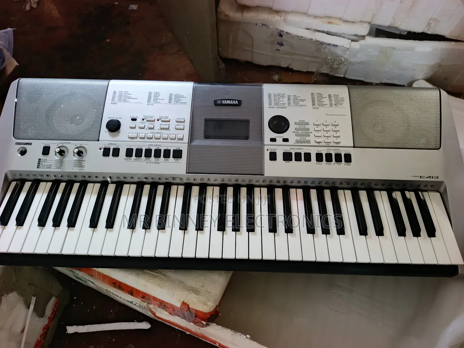 Yamaha PSR E413