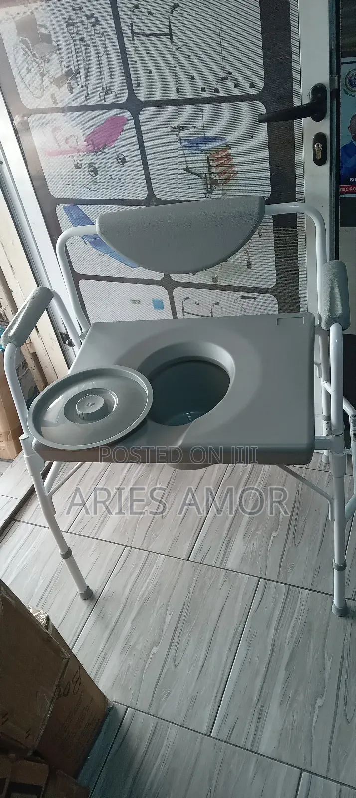 Xtra Large Commode Chair for Elderly