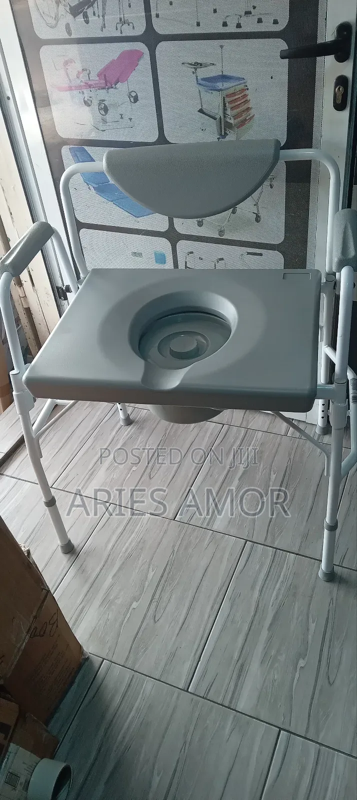 Xtra Large Commode Chair for Elderly