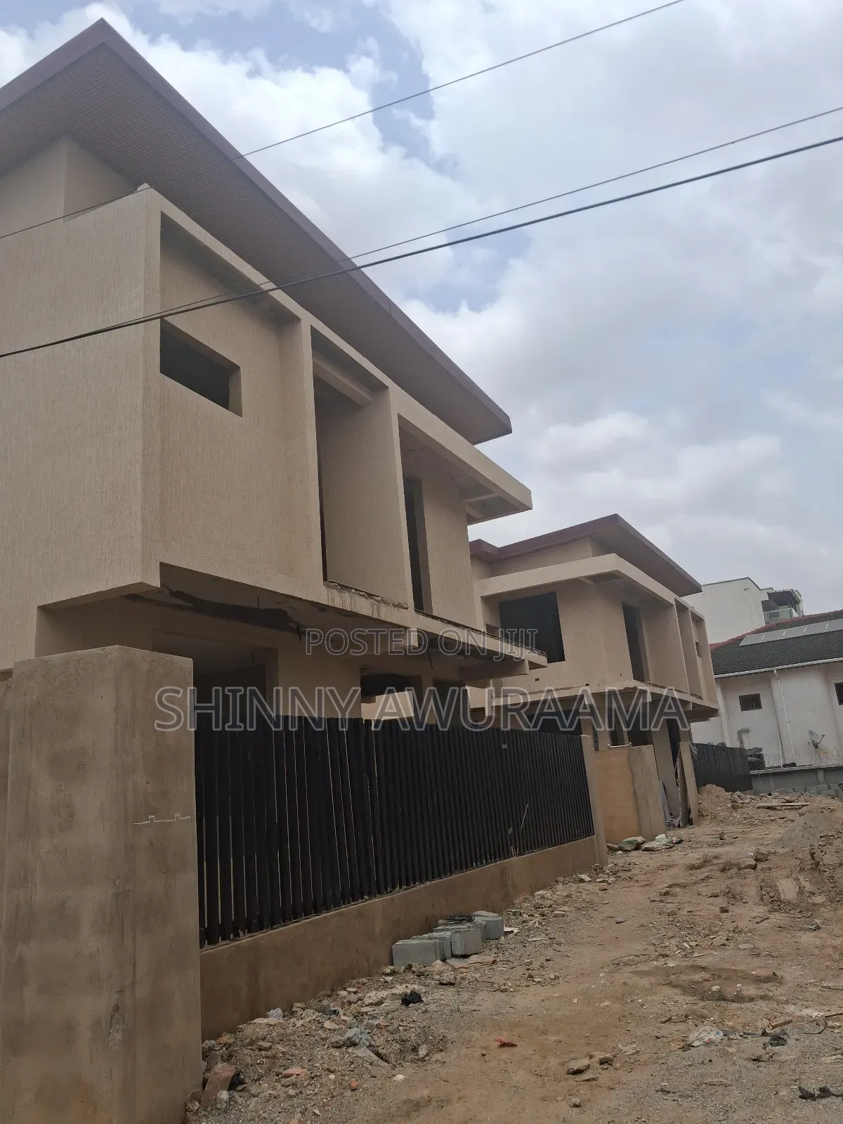 4bdrm Townhouse/Terrace in East Legon for sale
