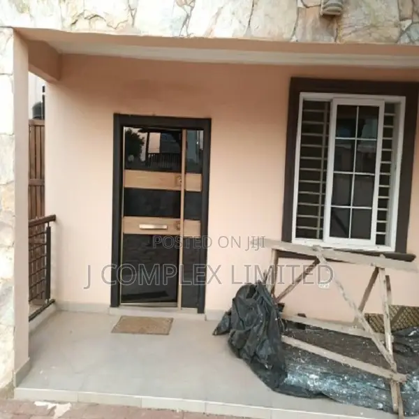 3bdrm Apartment in Dzorwulu for rent