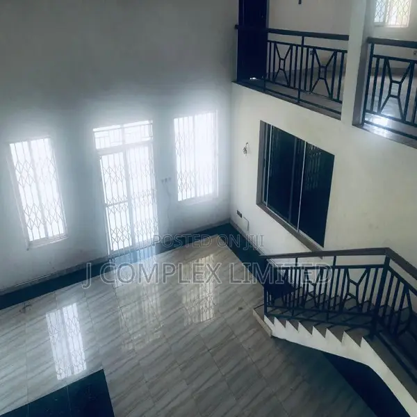 5bdrm House in Dzorwulu for sale