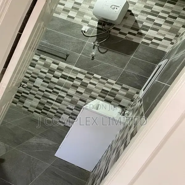 5bdrm House in Dzorwulu for sale
