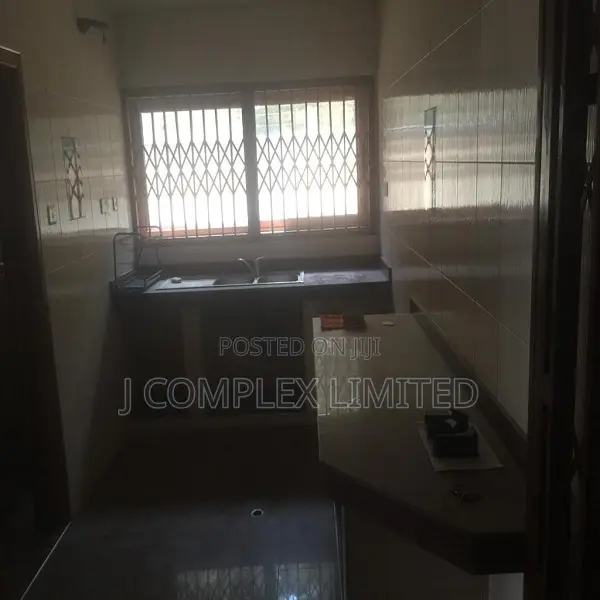 5bdrm House in Dzorwulu for sale