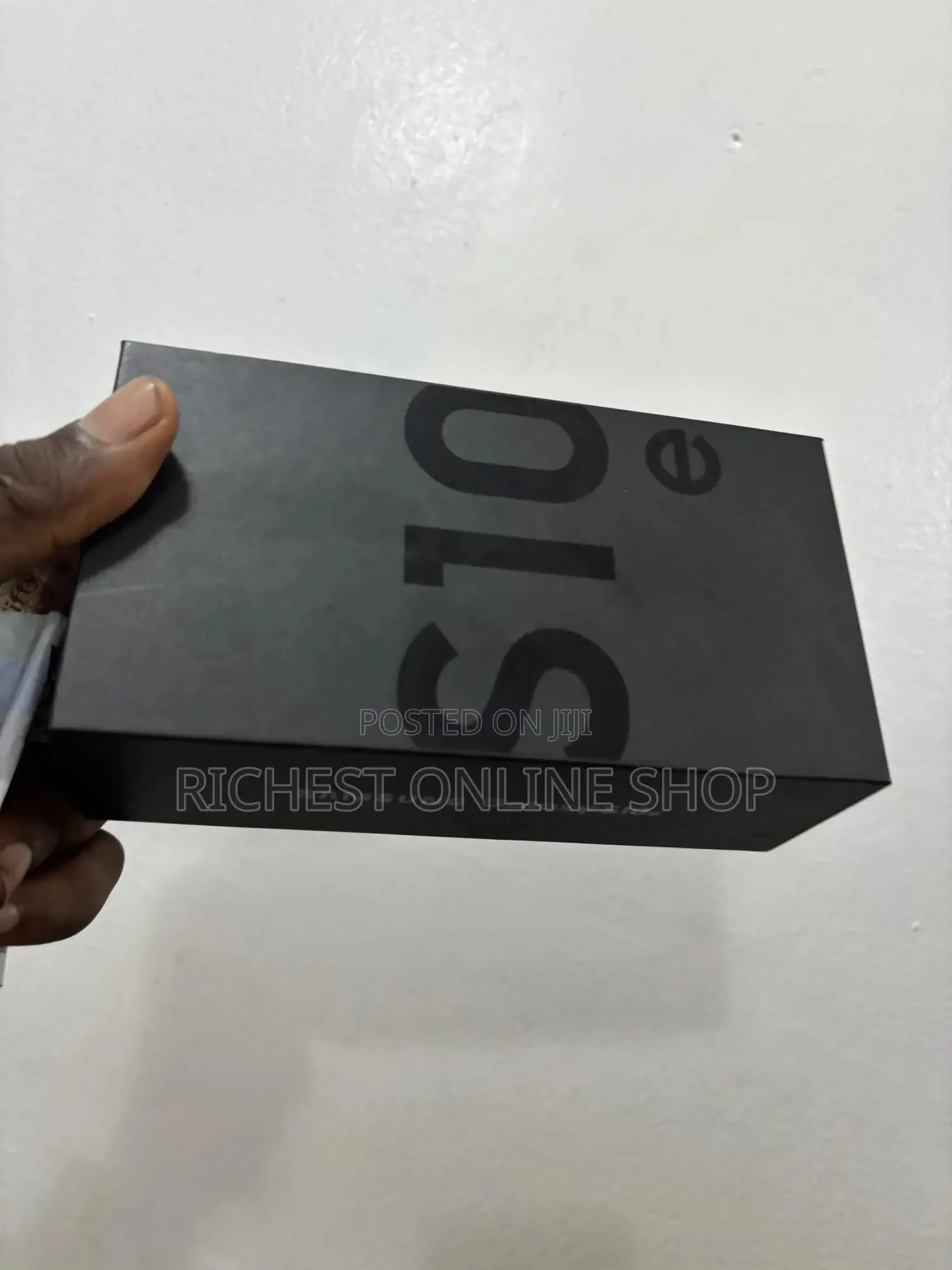 New Samsung Galaxy S10e 128 GB Black