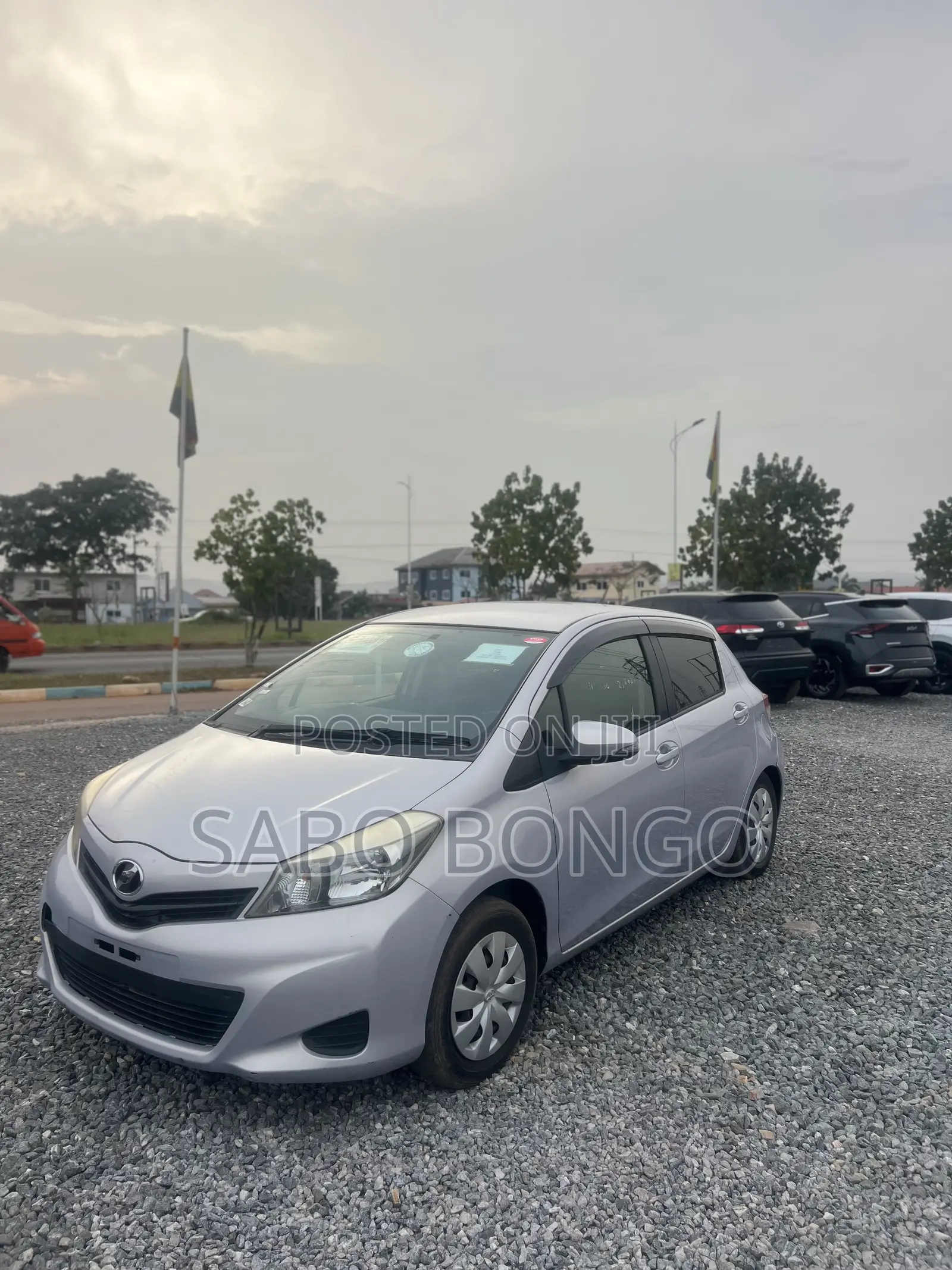 Toyota Vitz 1.3 FWD 5dr 2013 Silver