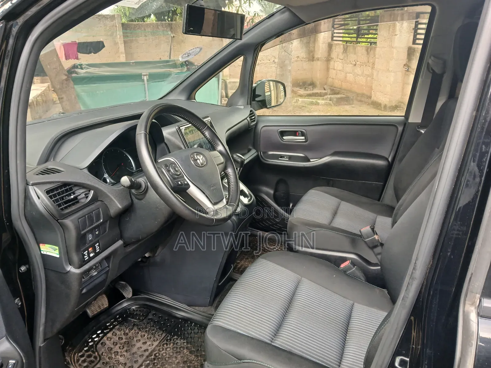 Toyota Voxy SV Premium 2014 Black