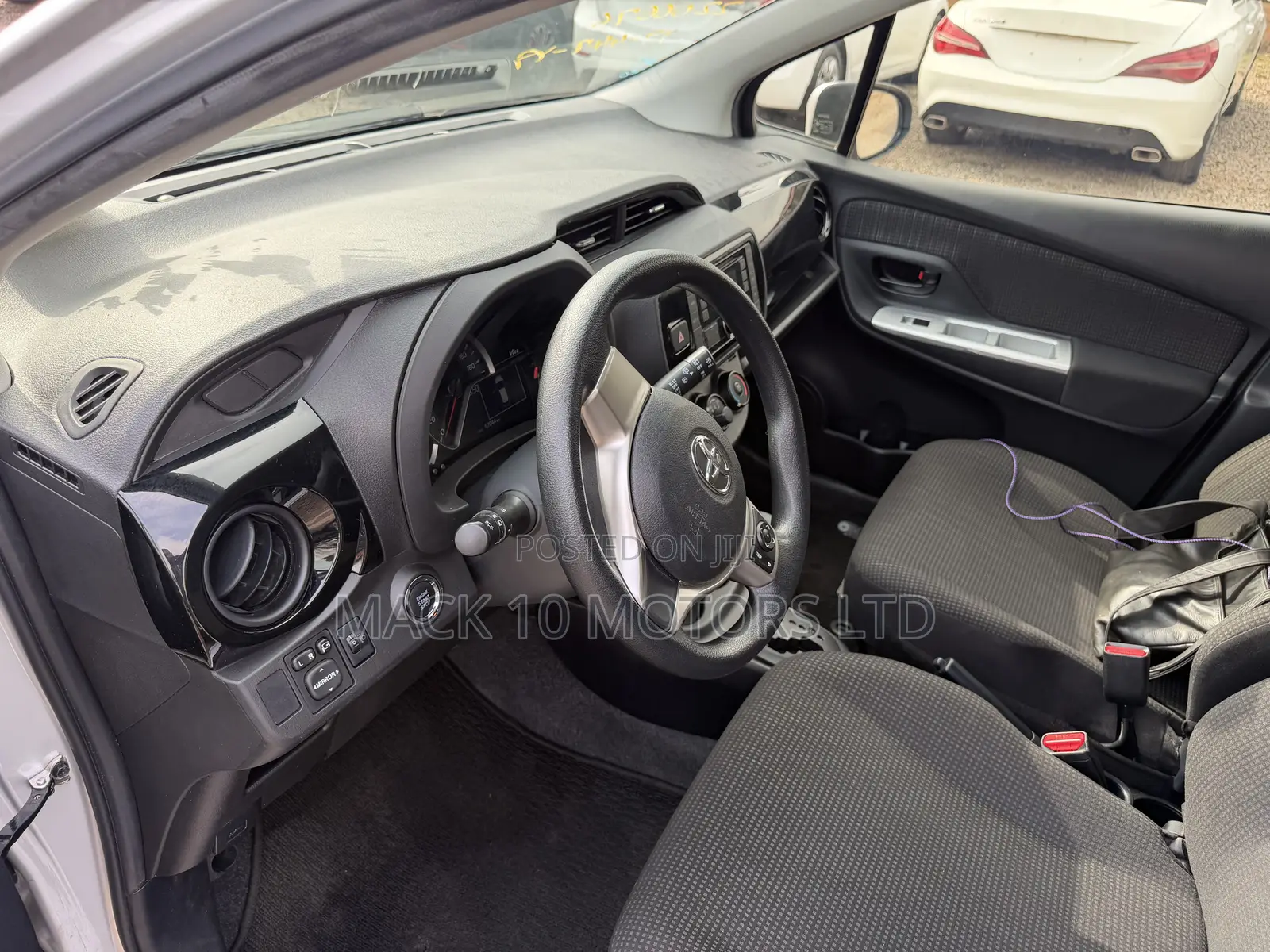 Toyota Vitz 1.3 FWD 3dr 2015 Silver