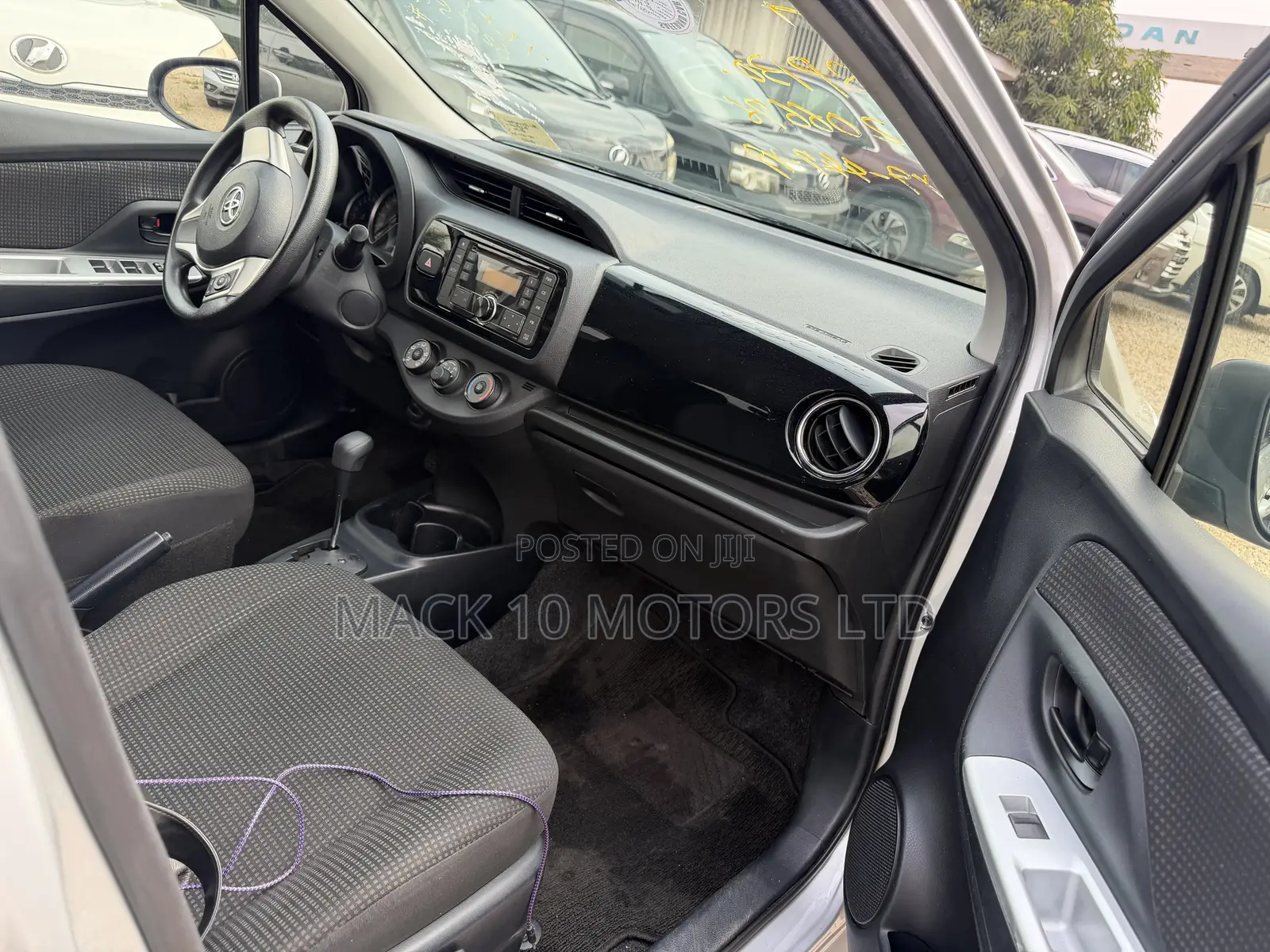 Toyota Vitz 1.3 FWD 3dr 2015 Silver