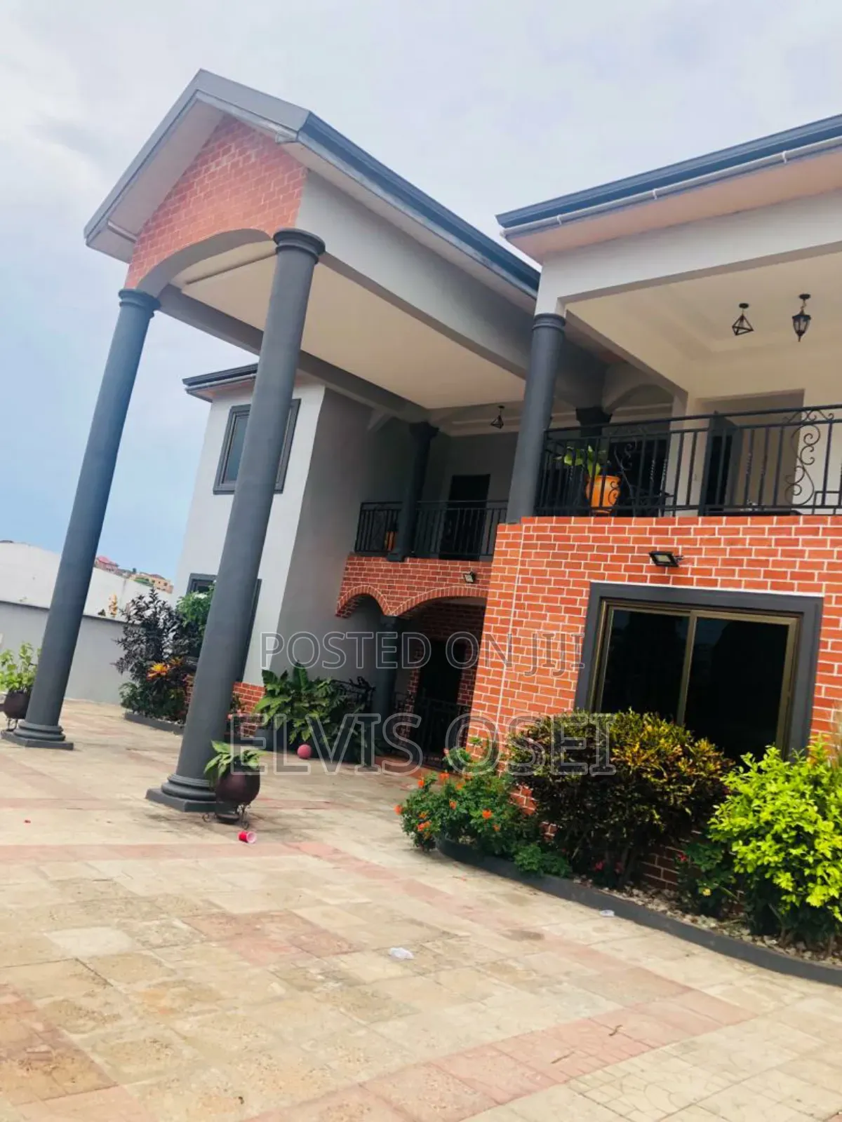 6bdrm House in Gbawe Blue Cross for sale