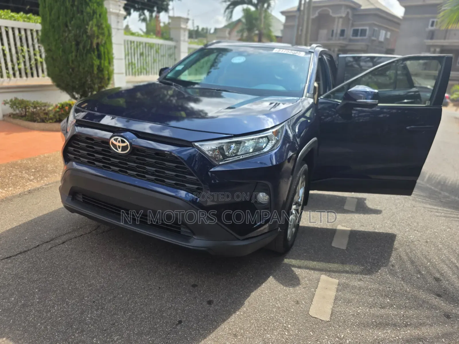 Toyota RAV4 XLE Premium 2021 Blue