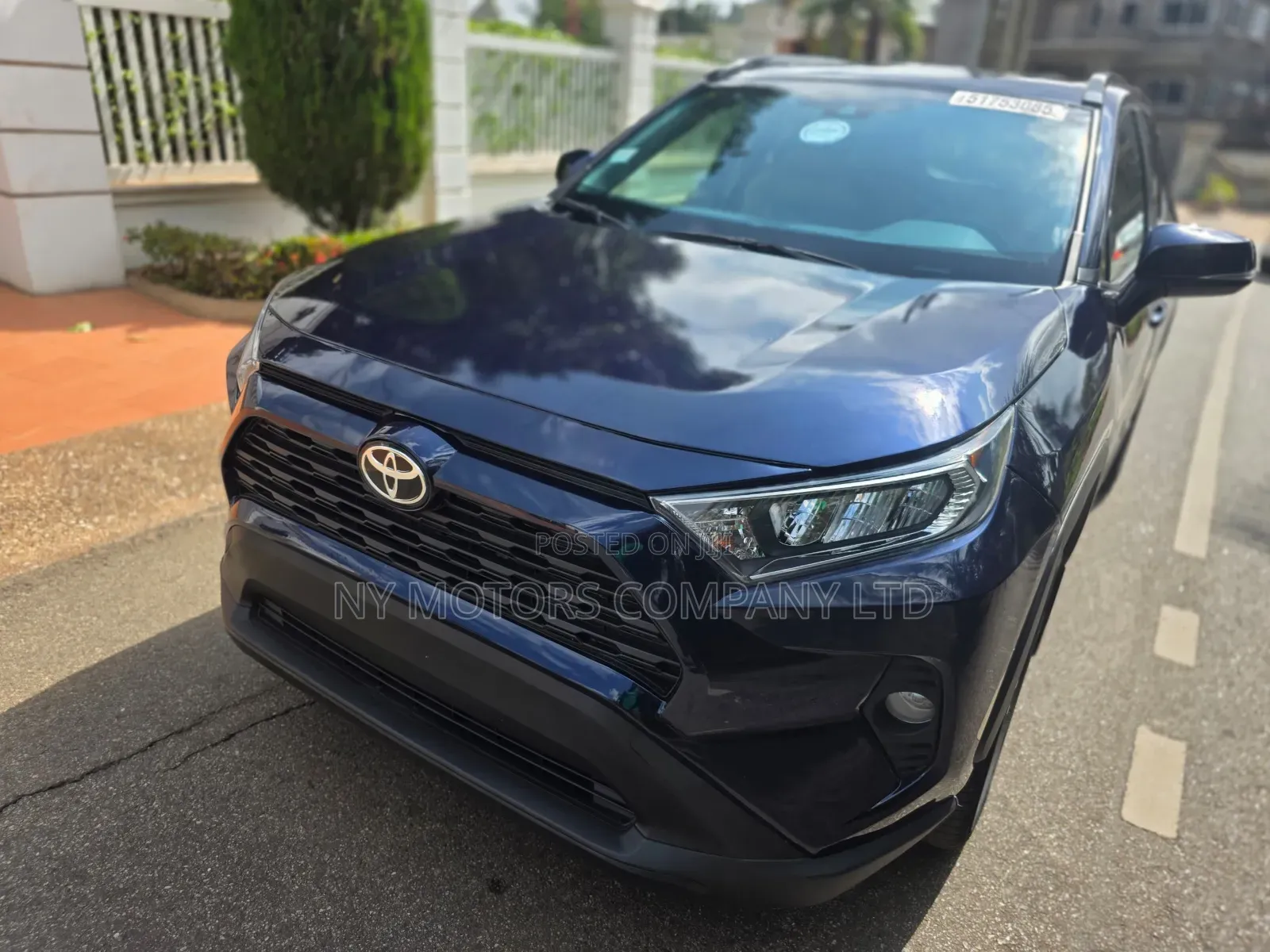 Toyota RAV4 XLE Premium 2021 Blue