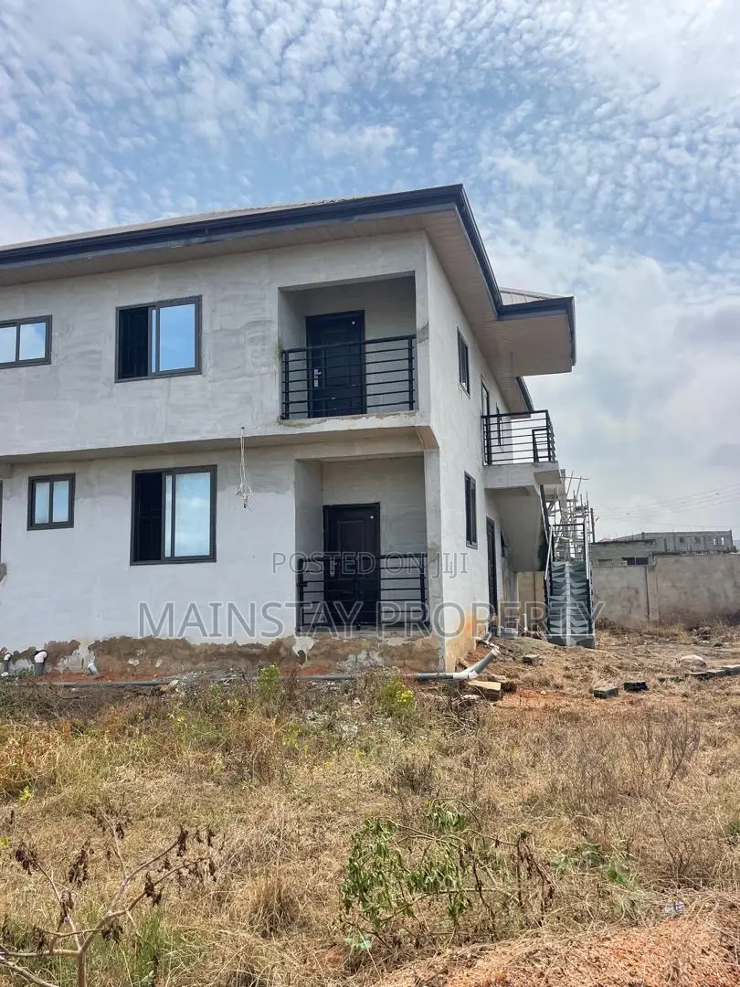 8bdrm House in Mainstay Estates, Tema Metropolitan for sale