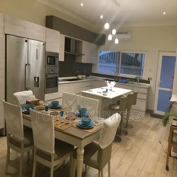 5bdrm House in Coffee Shop Area for rent
