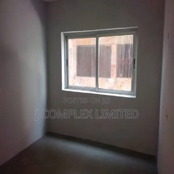 5bdrm House in Coffee Shop Area for sale