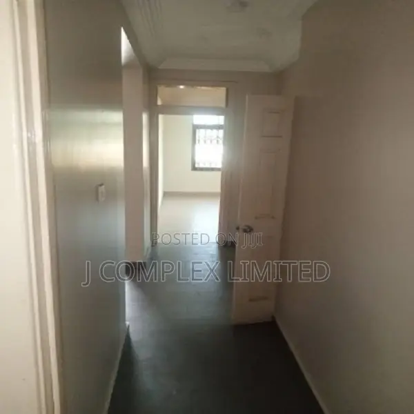 5bdrm House in Coffee Shop Area for sale