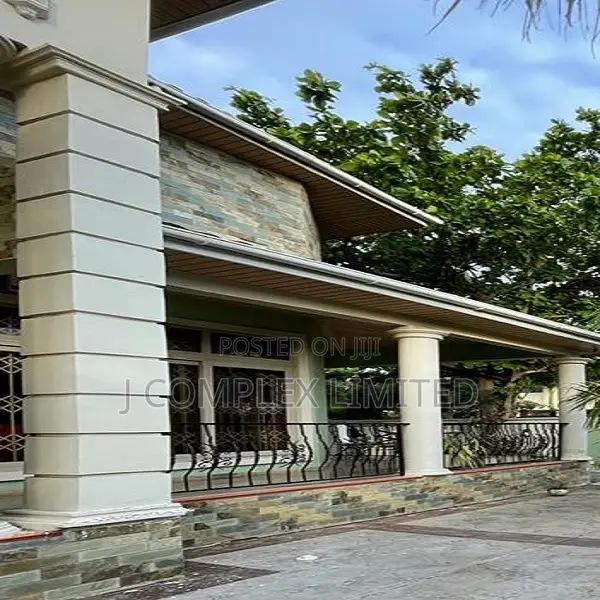 5bdrm House in Coffee Shop Area for sale
