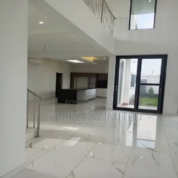 4bdrm House in Coffee Shop Area for sale