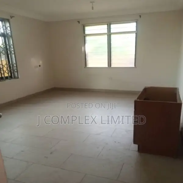 4bdrm House in Coffee Shop Area for rent
