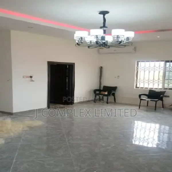 4bdrm House in Coffee Shop Area for rent