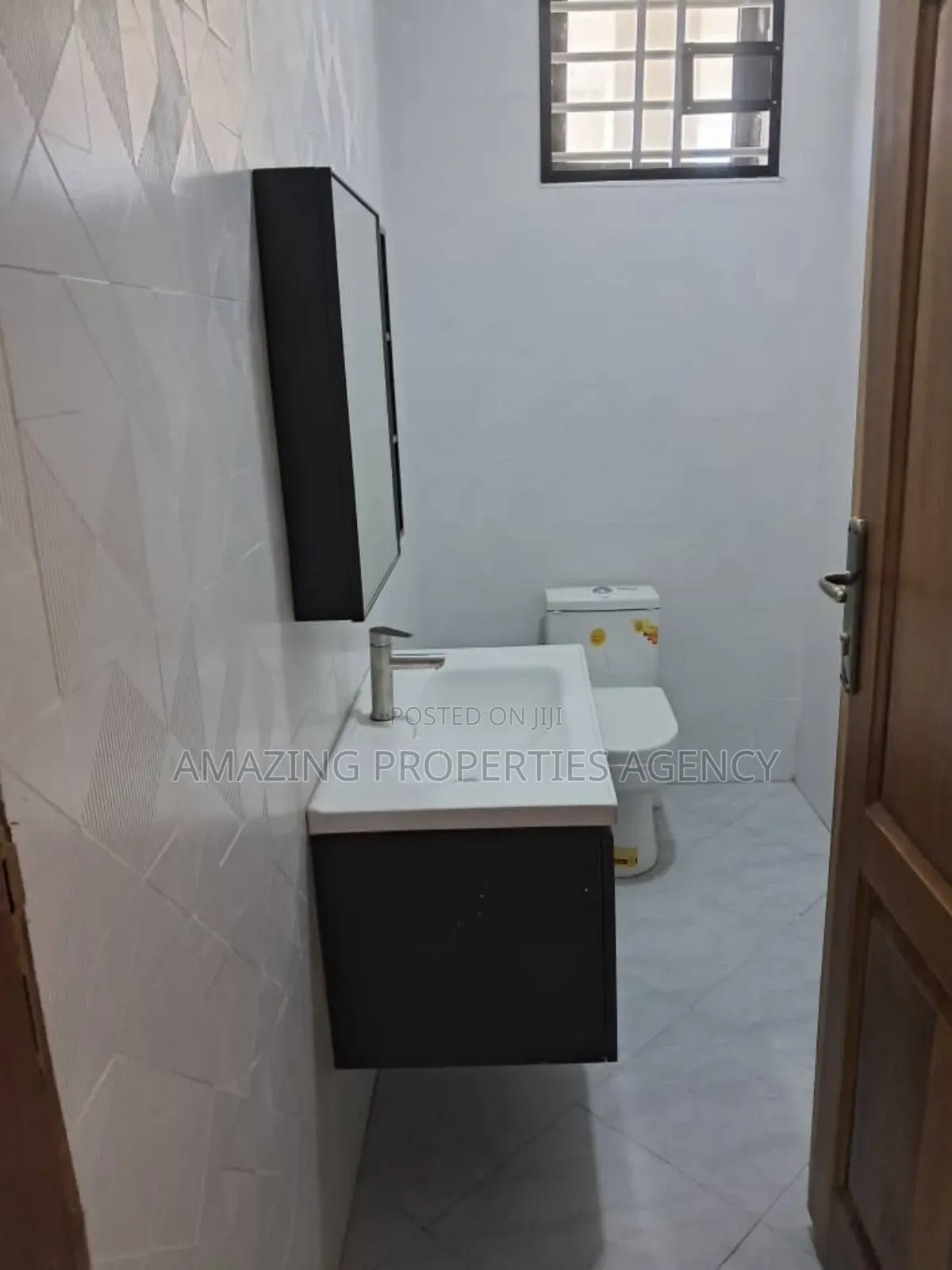 5bdrm House in Spintex Road, Baatsona Total for sale
