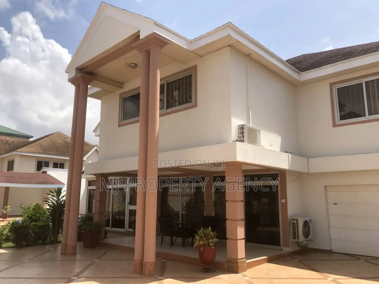 4bdrm Mansion in Osu, Oxford Street for rent