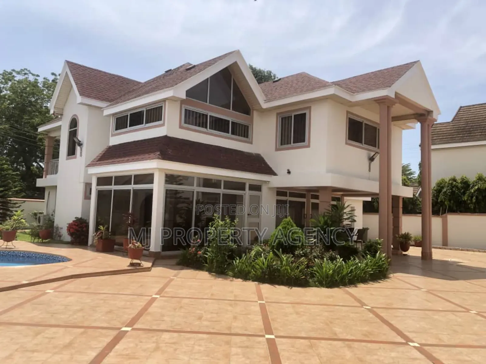 4bdrm Mansion in Osu, Oxford Street for rent