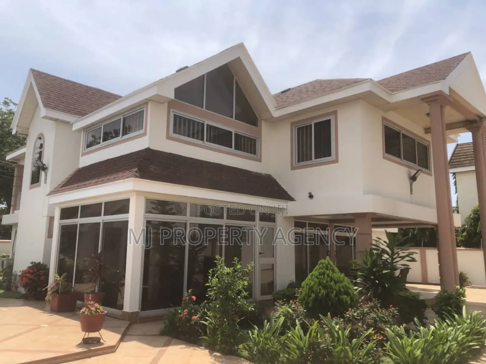 4bdrm Mansion in Osu, Oxford Street for rent