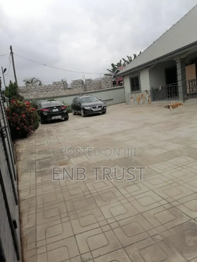 5bdrm House in Amasaman Kuntunse for sale