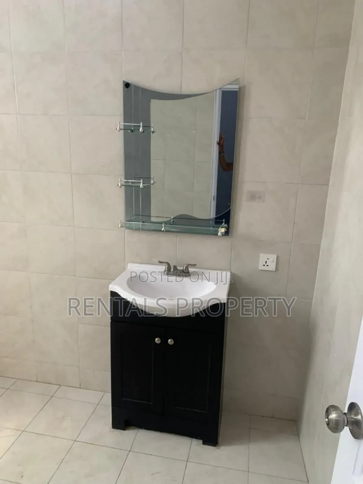 2bdrm Block of Flats in Ashaley Botwe for rent