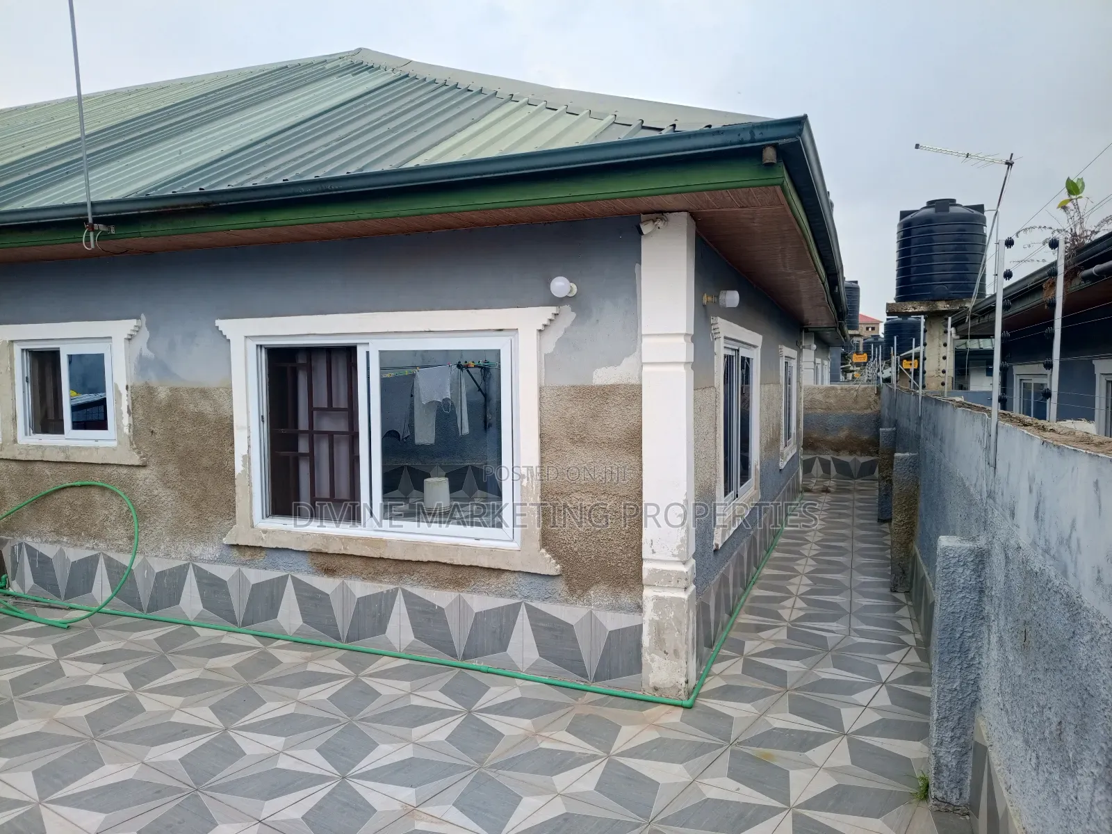 5bdrm House in 3 Junction Area, Amasaman for sale