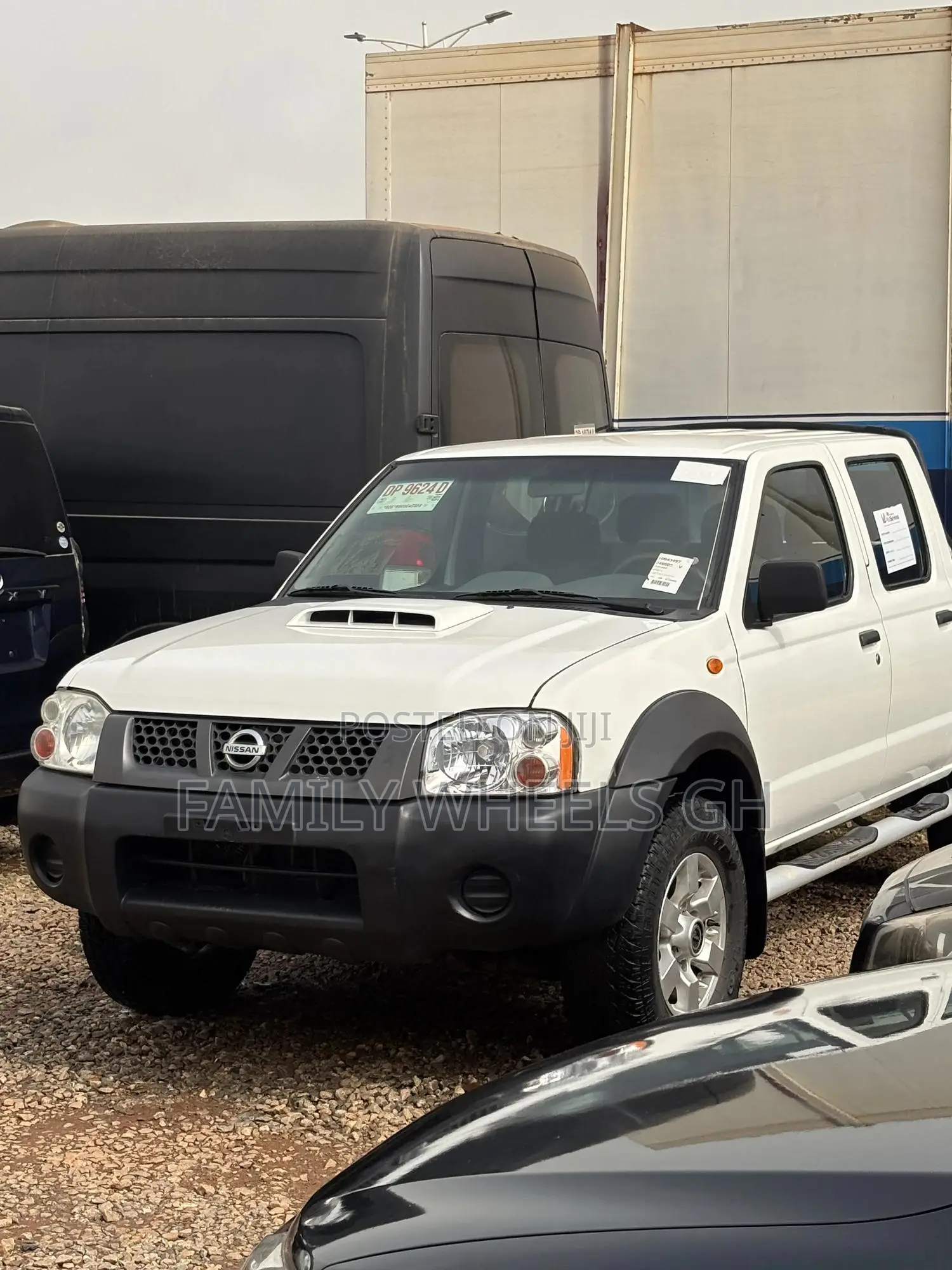 Nissan Hardbody 2012 White