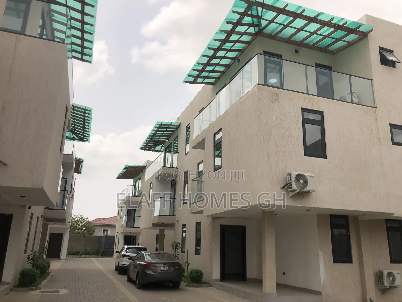 4bdrm Townhouse / Terrace in Elaffhomesgh, Otano for rent