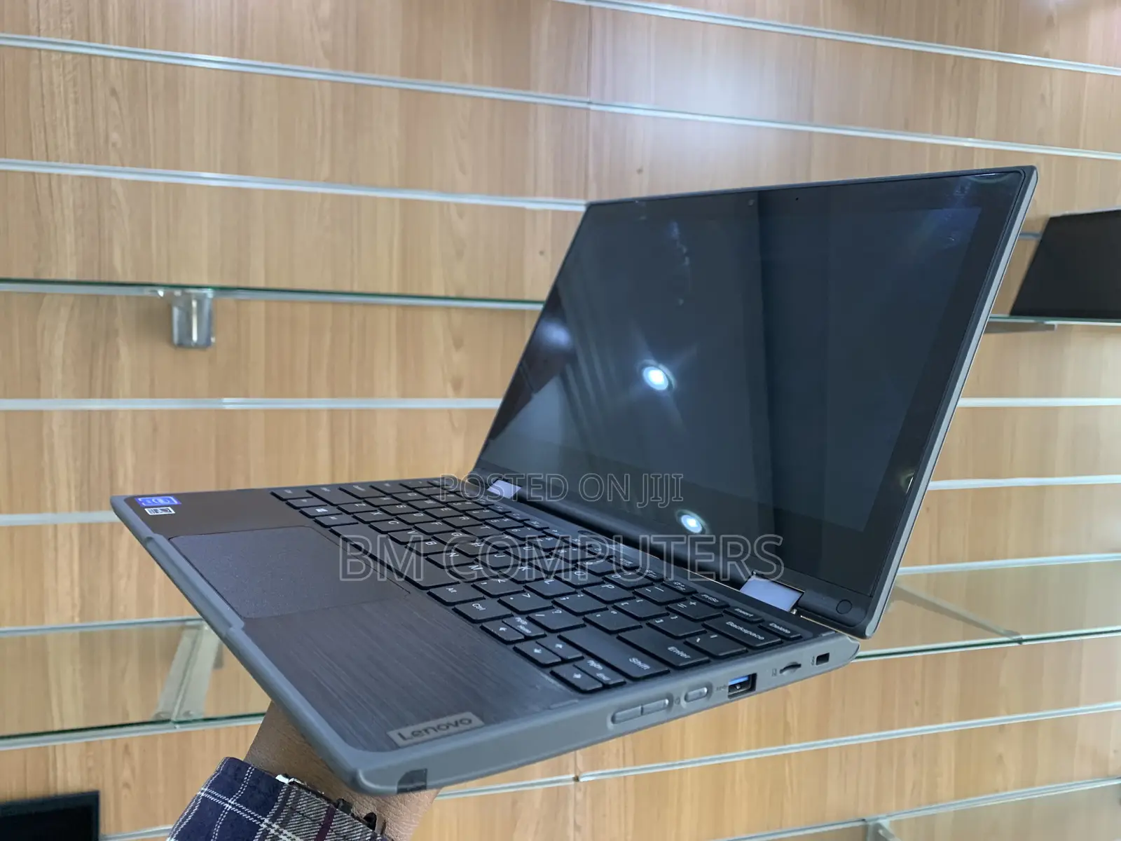 Laptop Lenovo 300e 4GB Intel Celeron SSD 128GB