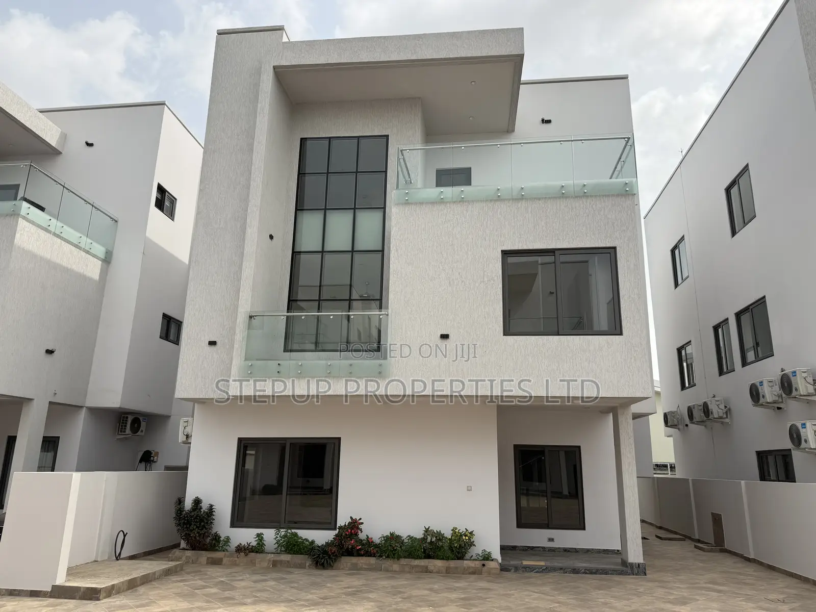 4bdrm Townhouse / Terrace in East Legon for rent