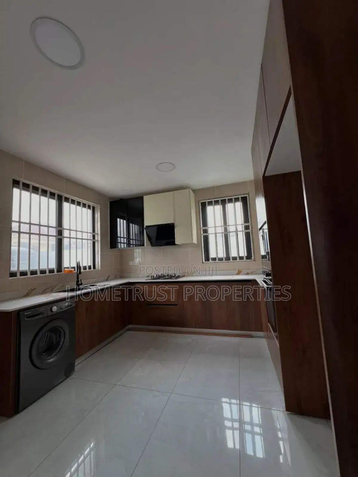 4bdrm Duplex in Hometrust Properties, A&C Mall Area for sale