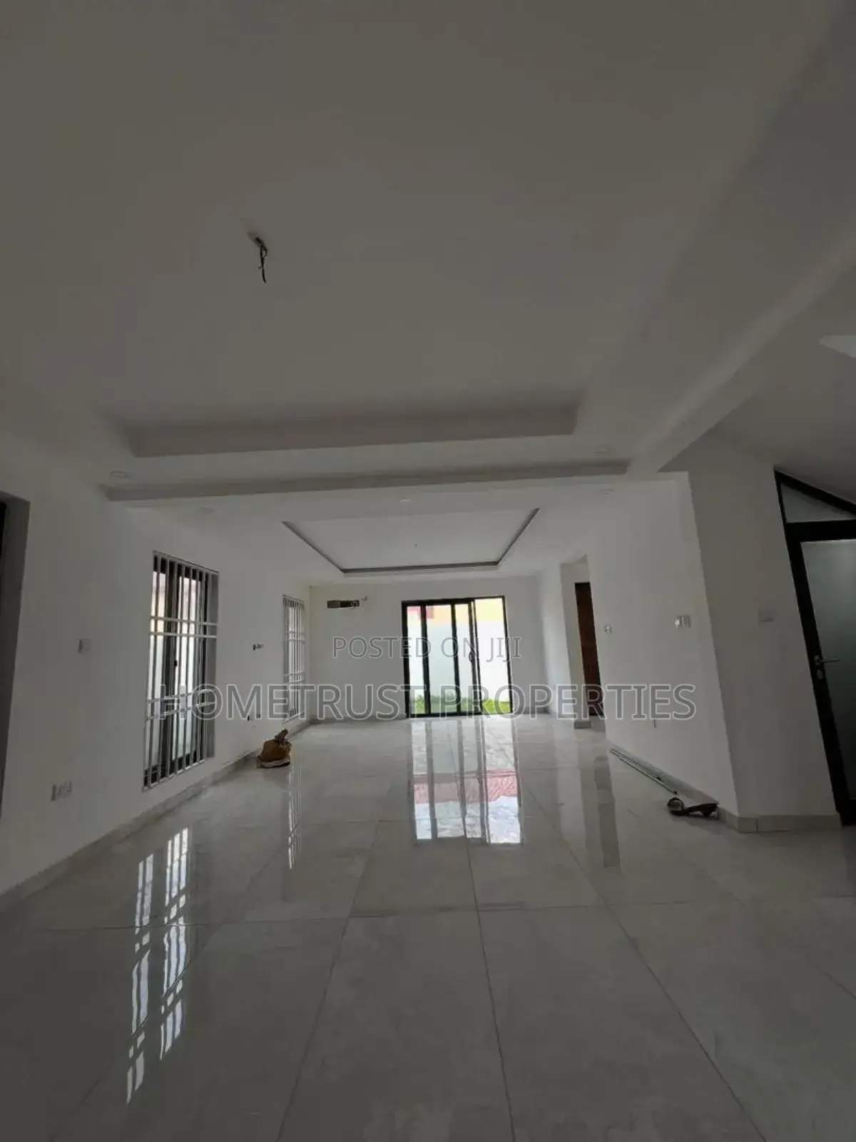 4bdrm Duplex in Hometrust Properties, A&C Mall Area for sale