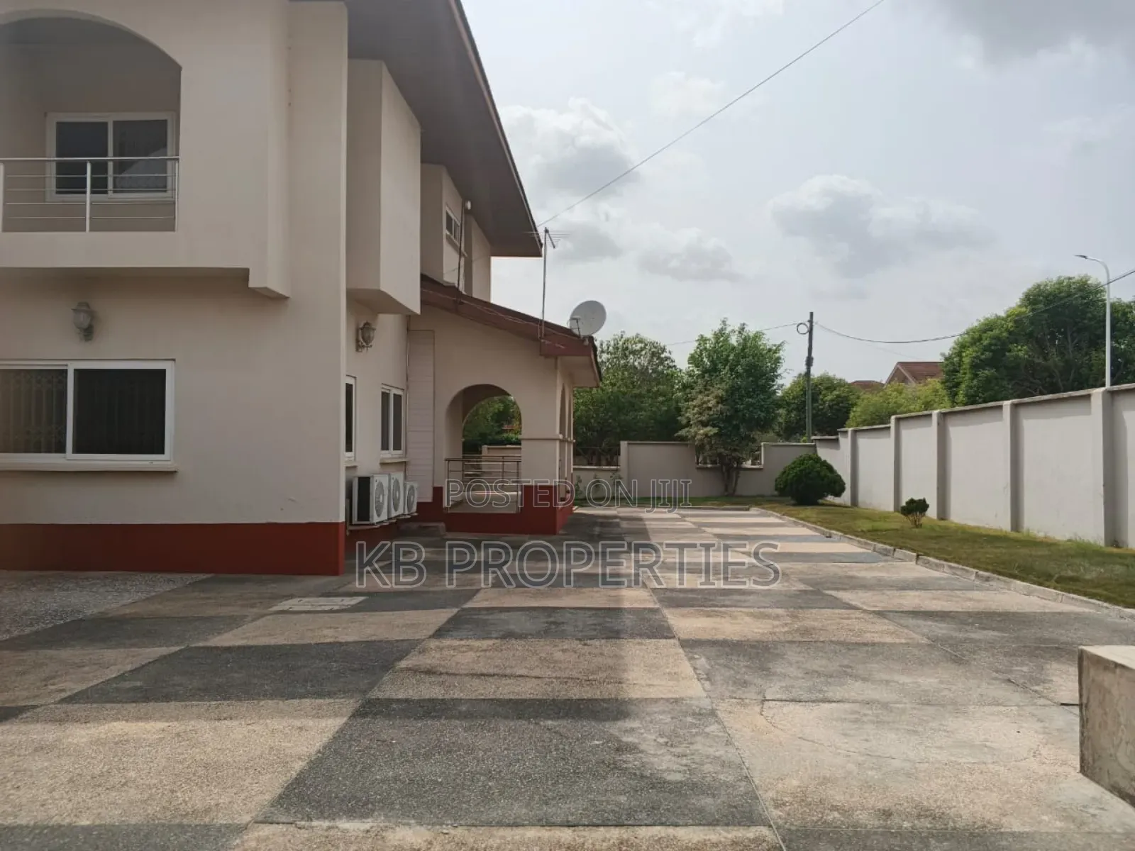 6bdrm House in Kb Properties, Spintex for sale