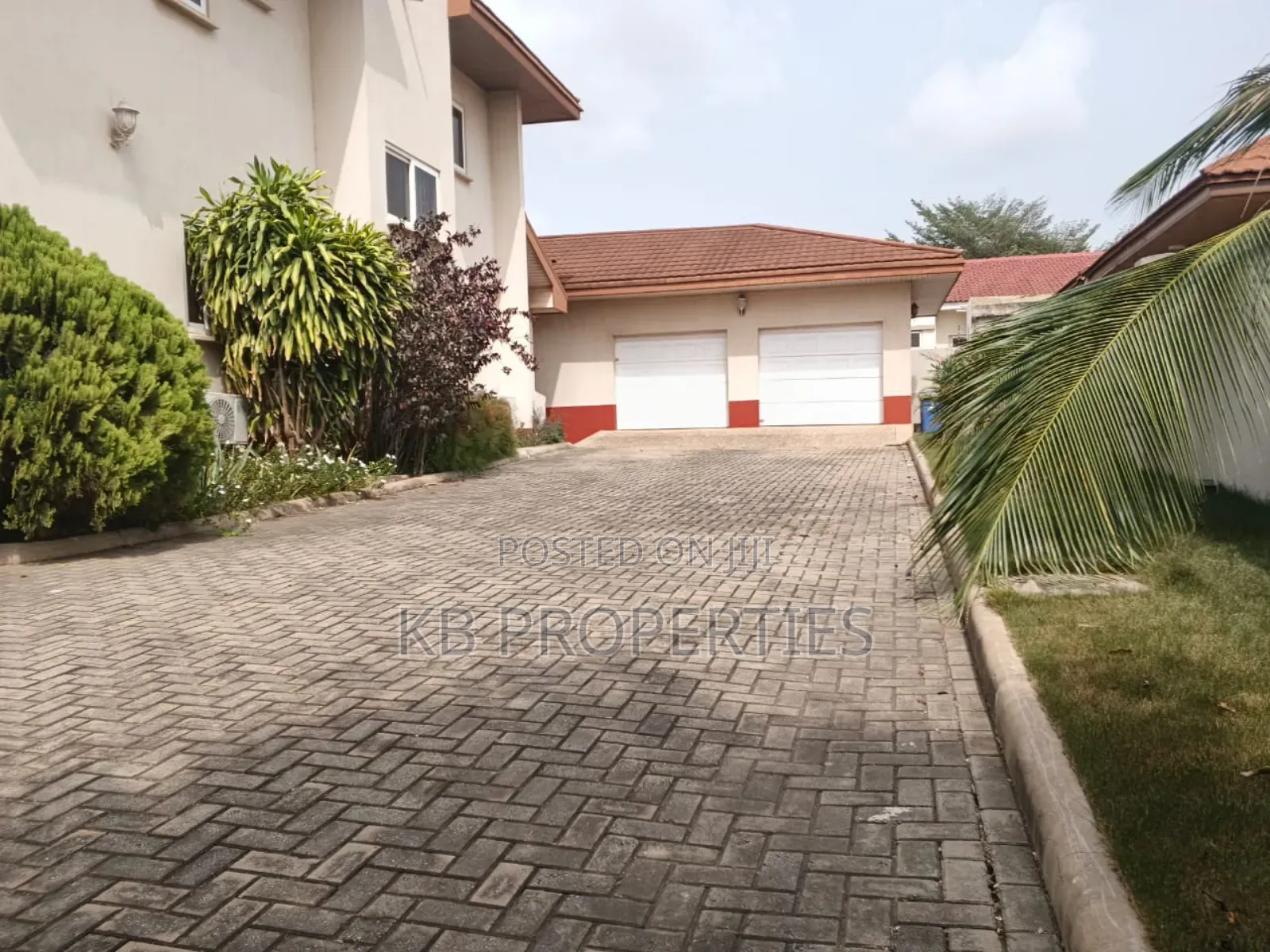 6bdrm House in Kb Properties, Spintex for sale