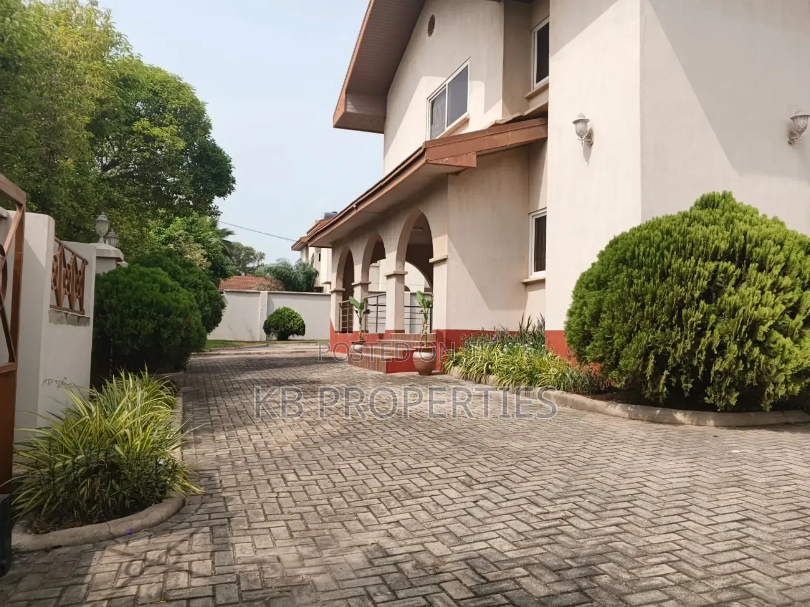 6bdrm House in Kb Properties, Spintex for sale