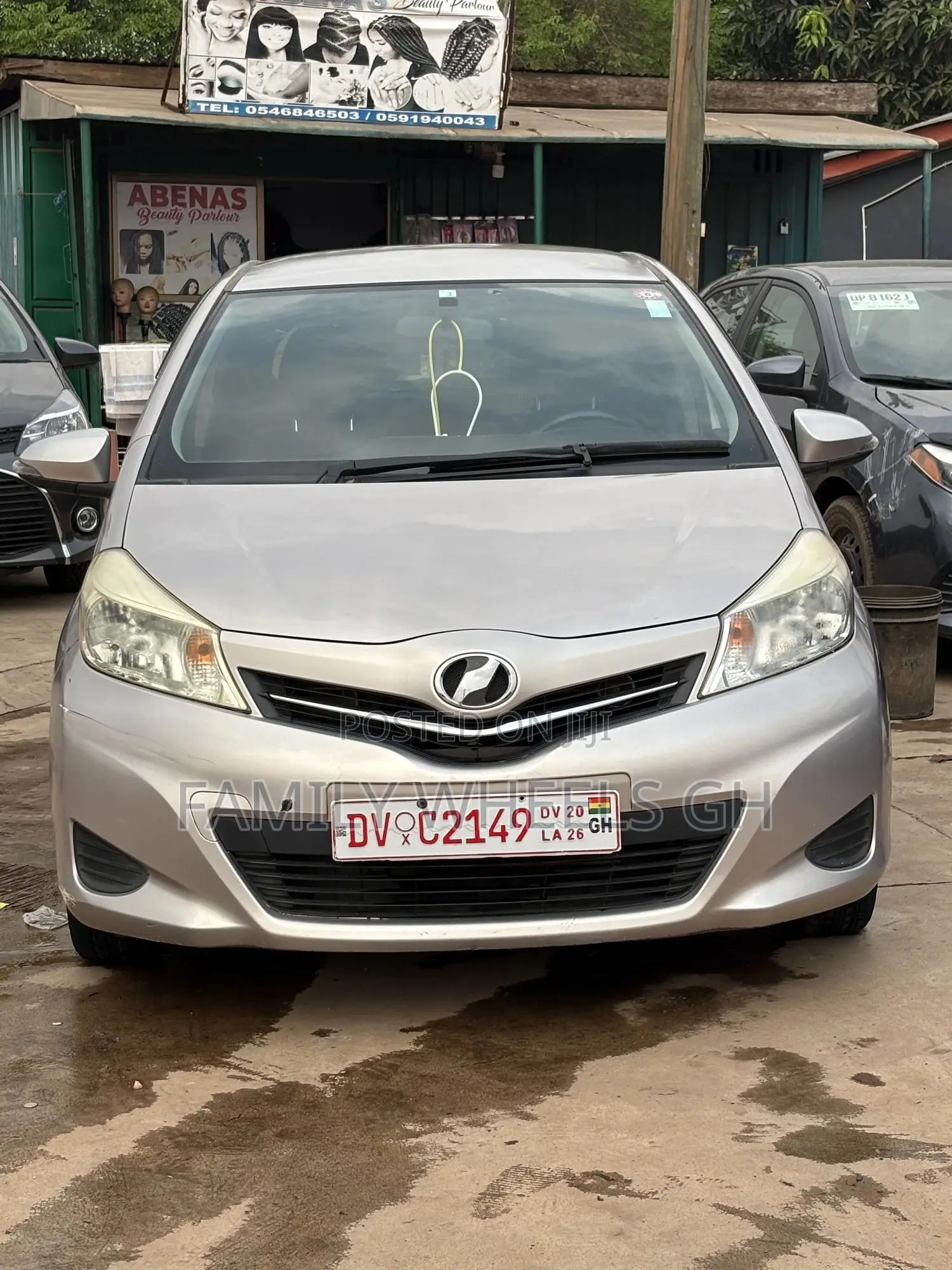 Toyota Vitz 1.3 FWD 5dr 2012 Gray