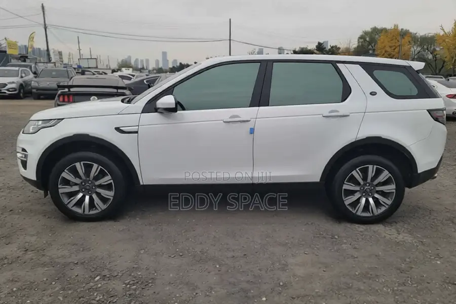 Land Rover Discovery Sport SE 2019 White