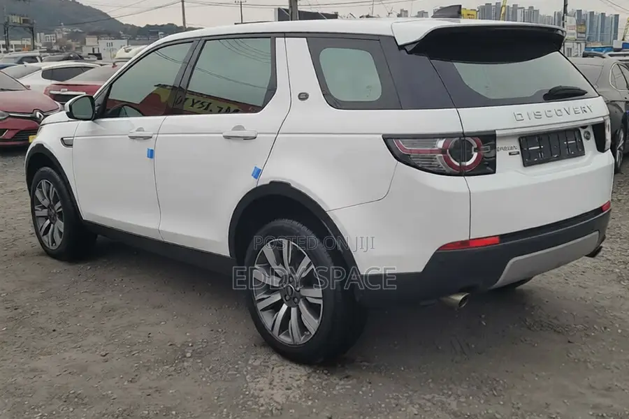 Land Rover Discovery Sport SE 2019 White