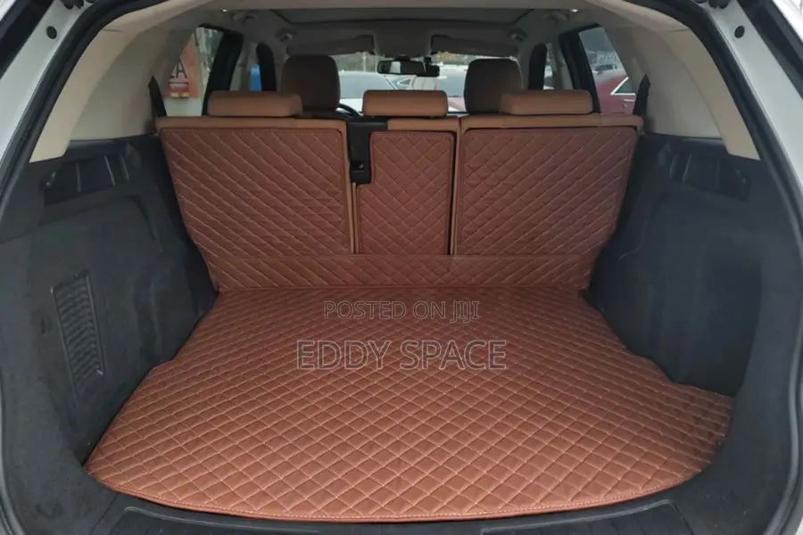 Land Rover Discovery Sport SE 2019 White